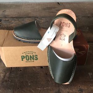 New never worn pons